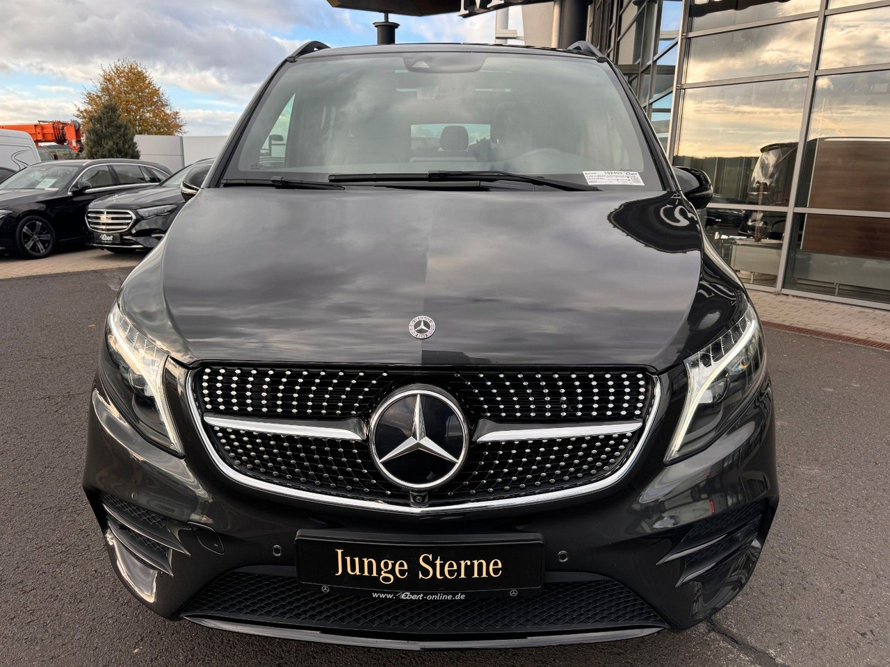 Mercedes-Benz V 300 d 4MATIC AVA ED AMG DISTR Stdh AHK2,5 PANO - Universaal: pilt 2 Mercedes-Benz V 300 d 4MATIC AVA ED AMG DISTR Stdh AHK2,5 PANO - Universaal: pilt 2