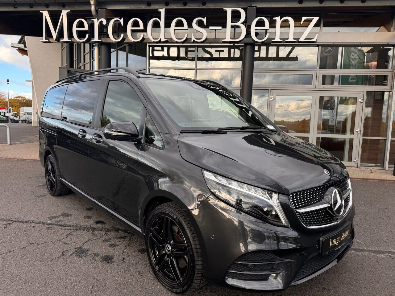 Mercedes-Benz V 300 d 4MATIC AVA ED AMG DISTR Stdh AHK2,5 PANO - Universaal: pilt 1 Mercedes-Benz V 300 d 4MATIC AVA ED AMG DISTR Stdh AHK2,5 PANO - Universaal: pilt 1