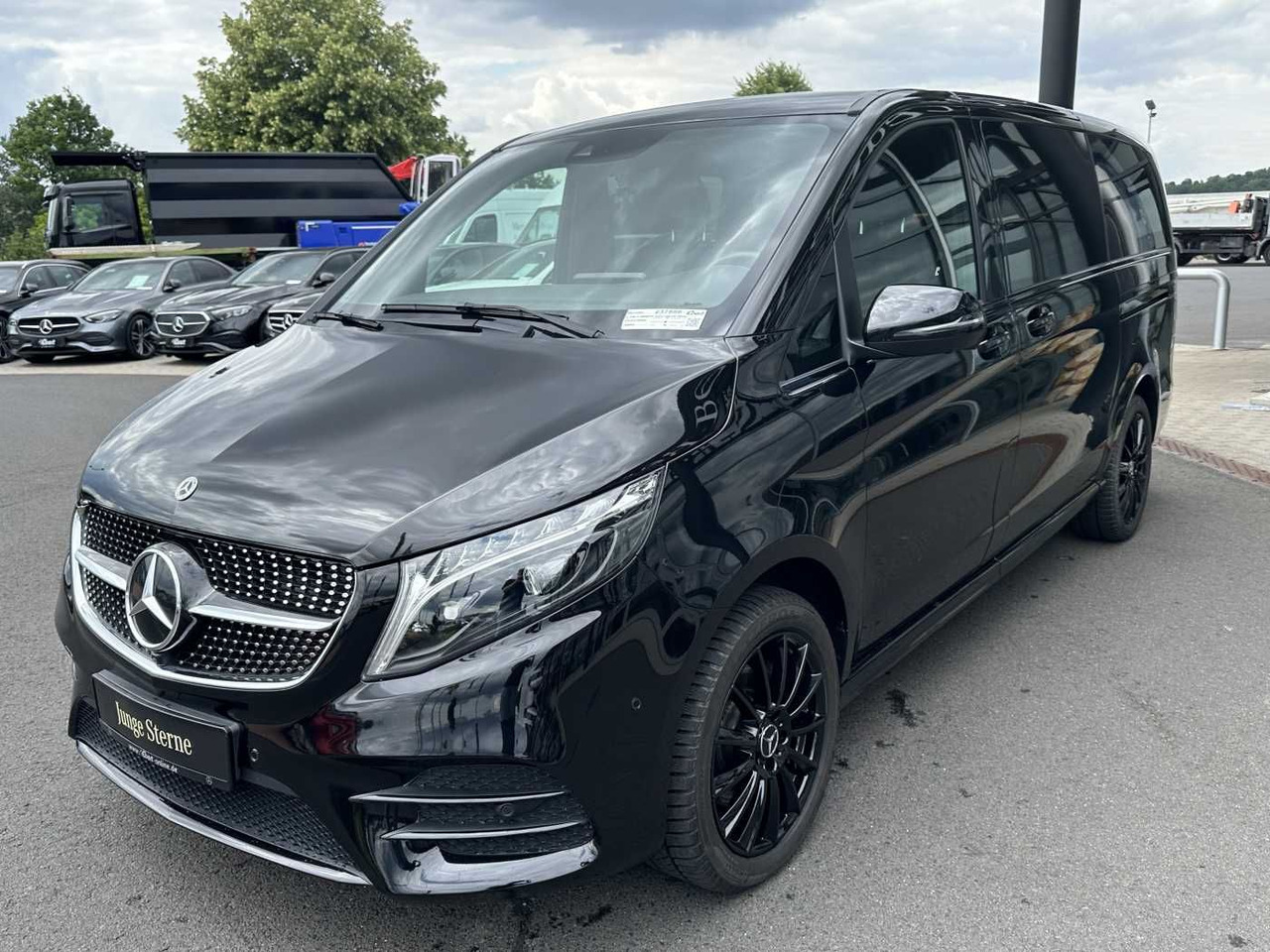 Mercedes-Benz V 300 d 4MATIC EXCLUSIVE AMG Panorama DISTRONIC - Auto: pilt 3 Mercedes-Benz V 300 d 4MATIC EXCLUSIVE AMG Panorama DISTRONIC - Auto: pilt 3