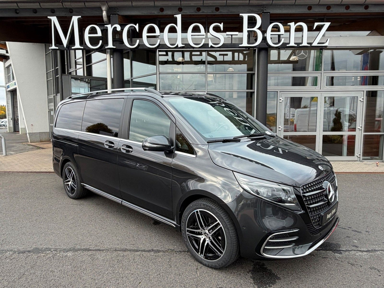 Mercedes-Benz V 300 d 4MATIC EXCLUSIVE AMG Panorama Standheiz - Universaal: pilt 1 Mercedes-Benz V 300 d 4MATIC EXCLUSIVE AMG Panorama Standheiz - Universaal: pilt 1