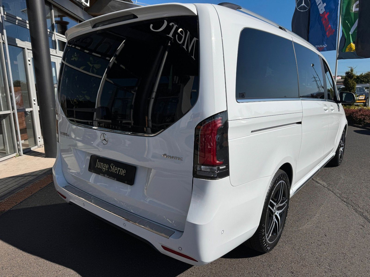 Mercedes-Benz V 300 d 4MATIC EXCLUSIVE AMG Tische AHK2,5to - Universaal: pilt 4 Mercedes-Benz V 300 d 4MATIC EXCLUSIVE AMG Tische AHK2,5to - Universaal: pilt 4