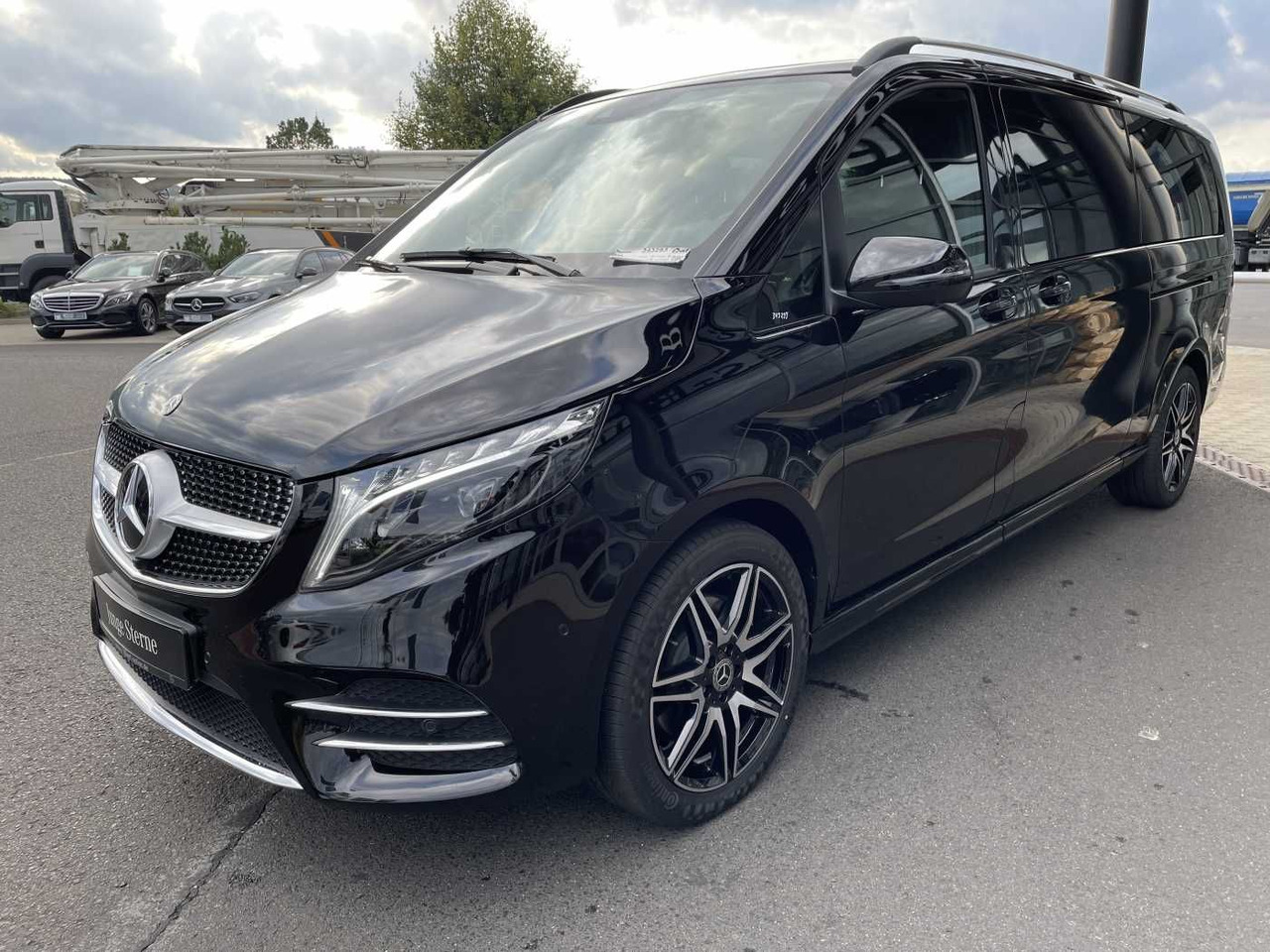 Mercedes-Benz V 300 d AVA 4MATIC AMG Kühlschrank AIRMATIC - Auto: pilt 2 Mercedes-Benz V 300 d AVA 4MATIC AMG Kühlschrank AIRMATIC - Auto: pilt 2