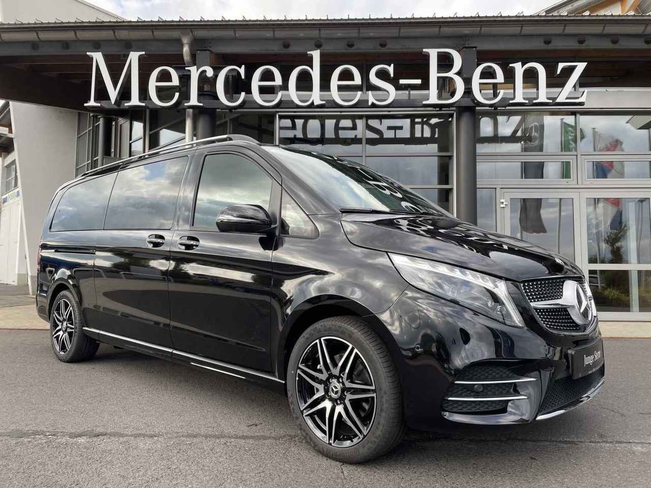 Mercedes-Benz V 300 d AVA 4MATIC AMG Kühlschrank AIRMATIC - Auto: pilt 1 Mercedes-Benz V 300 d AVA 4MATIC AMG Kühlschrank AIRMATIC - Auto: pilt 1