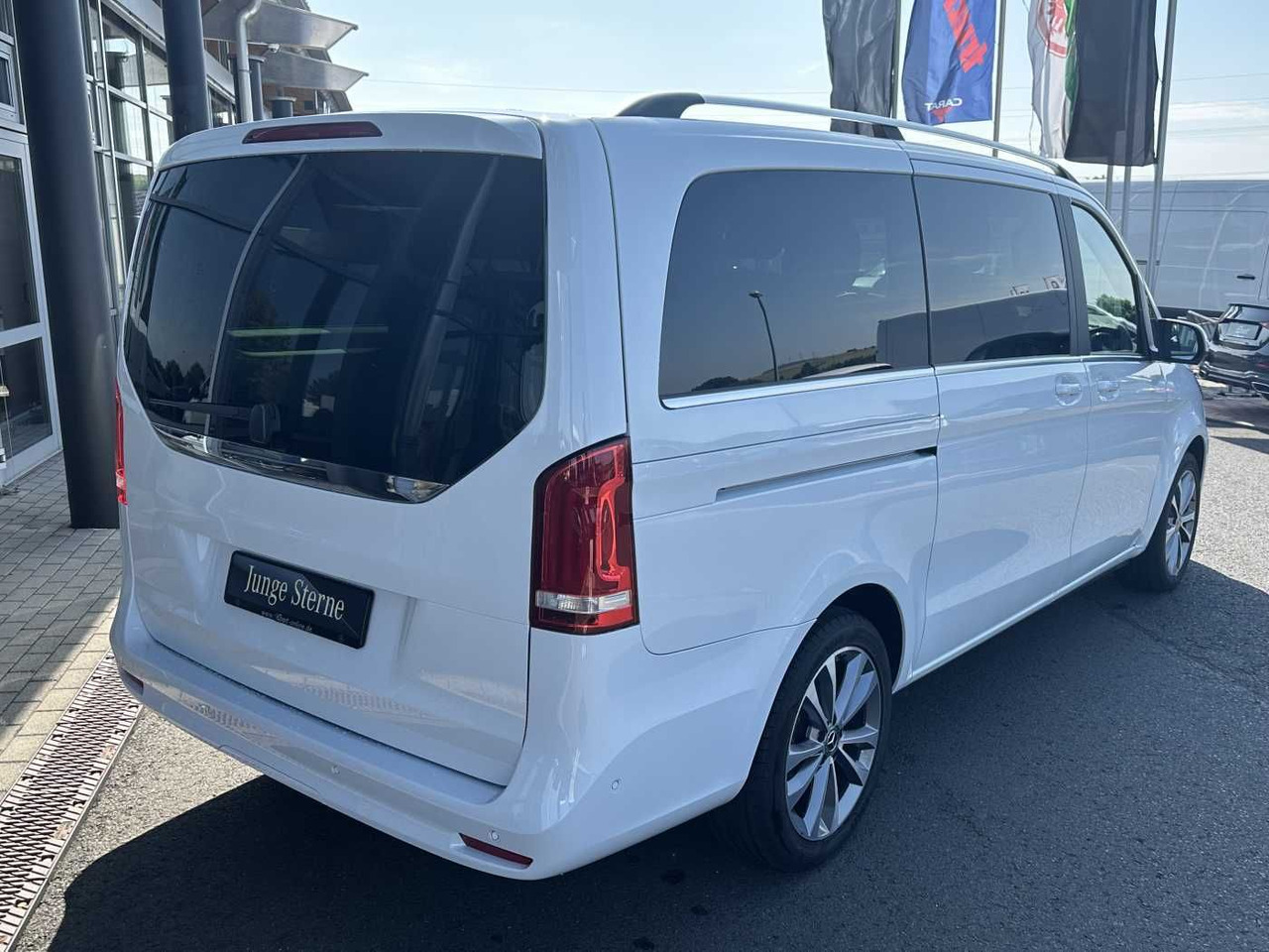 Mercedes-Benz V 300 d AVA ED 6Sitze Burmester 360Kamera el Tür - Auto: pilt 4 Mercedes-Benz V 300 d AVA ED 6Sitze Burmester 360Kamera el Tür - Auto: pilt 4