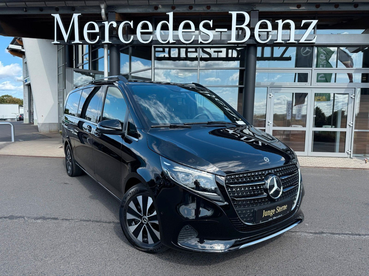 Mercedes-Benz V 300 d AVANTGARDE Extralang 360Kamera Standheiz - Universaal: pilt 1 Mercedes-Benz V 300 d AVANTGARDE Extralang 360Kamera Standheiz - Universaal: pilt 1