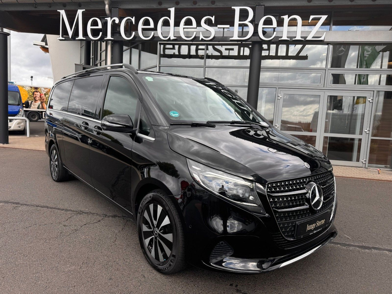 Mercedes-Benz V 300 d AVANTGARDE Extralang 360Kamera Standheiz - Mikrobuss: pilt 1 Mercedes-Benz V 300 d AVANTGARDE Extralang 360Kamera Standheiz - Mikrobuss: pilt 1