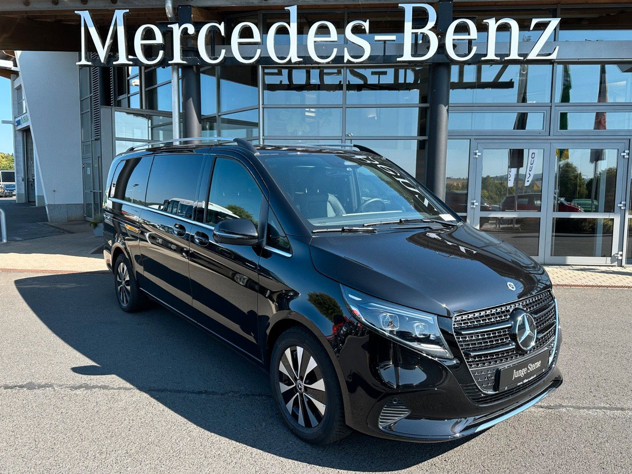 Mercedes-Benz V 300 d AVANTGARDE Extralang 360Kamera Standheiz - Universaal: pilt 1 Mercedes-Benz V 300 d AVANTGARDE Extralang 360Kamera Standheiz - Universaal: pilt 1