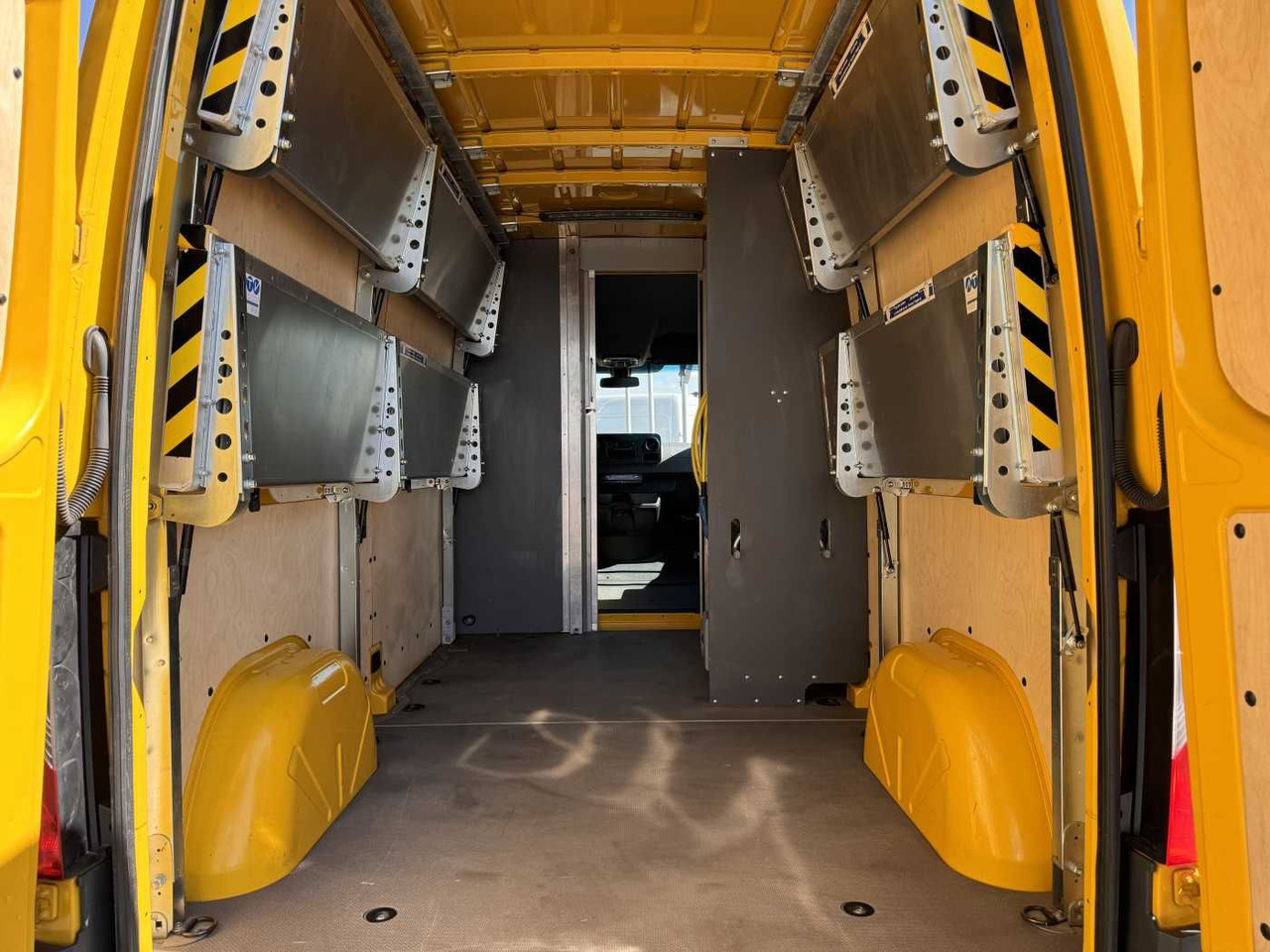 Mercedes-Benz eSprinter 312 KEP-AusbauPaket-Regal Kamera Klima - Kaubik, Elektrikaubik: pilt 5 Mercedes-Benz eSprinter 312 KEP-AusbauPaket-Regal Kamera Klima - Kaubik, Elektrikaubik: pilt 5