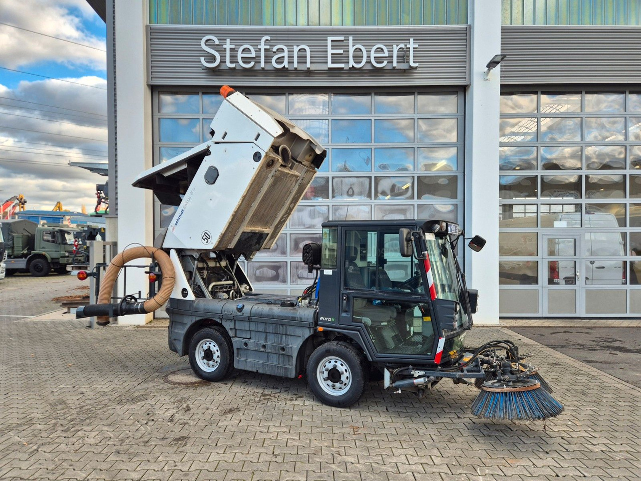 Schmidt Swingo Compact 200+ Klima - Tänavapühkimismasin: pilt 1 Schmidt Swingo Compact 200+ Klima - Tänavapühkimismasin: pilt 1