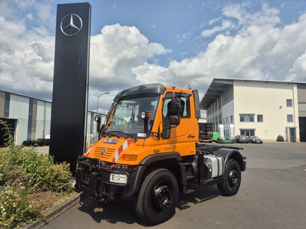 Unimog U 400 4x4 Fahrgestell Vario Pilot Zapfwelle LOF - Kabiinišassiiga veoauto: pilt 1 Unimog U 400 4x4 Fahrgestell Vario Pilot Zapfwelle LOF - Kabiinišassiiga veoauto: pilt 1