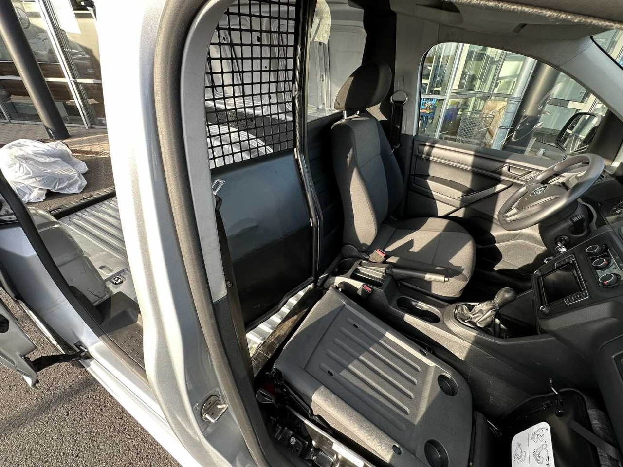 Uus Väike kaubik Volkswagen Caddy 1.6 TDI Klima Navi 8Räder Trennwand klappb: pilt 9