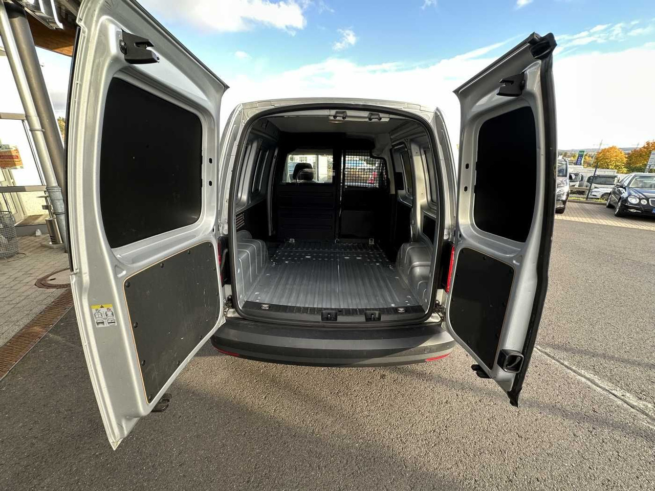 Uus Väike kaubik Volkswagen Caddy 1.6 TDI Klima Navi 8Räder Trennwand klappb: pilt 6