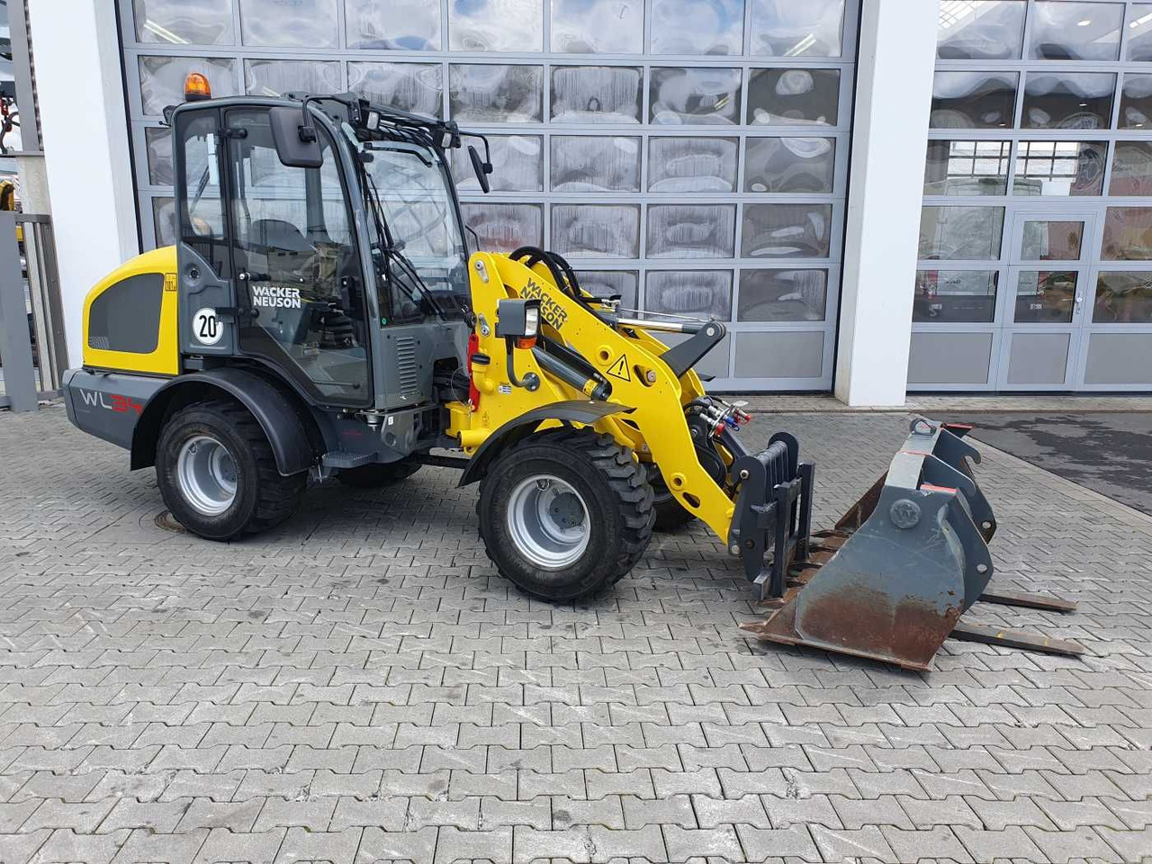 Wacker WL34 (RL40) / Schaufel + Gabel / nur 743h / 62PS - Rataslaadur: pilt 2 Wacker WL34 (RL40) / Schaufel + Gabel / nur 743h / 62PS - Rataslaadur: pilt 2