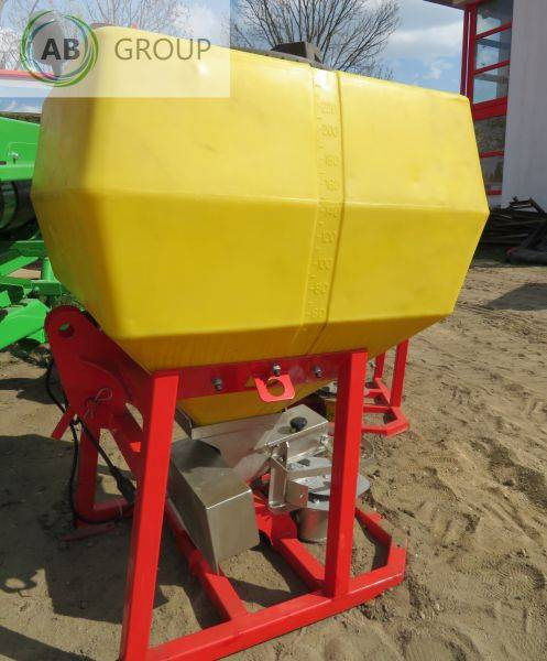 APV Salt spreader 250 l DAMAGED / ON STOCK - Liiva-/ Soolajaotur: pilt 3 APV Salt spreader 250 l DAMAGED / ON STOCK - Liiva-/ Soolajaotur: pilt 3