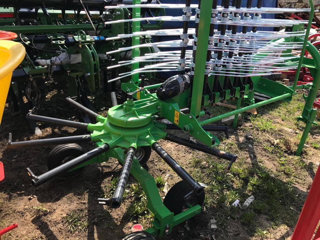 Inter-Tech Rotary Rake ZKT-420, 4.2 m - Kaarutaja/ Reha: pilt 4 Inter-Tech Rotary Rake ZKT-420, 4.2 m - Kaarutaja/ Reha: pilt 4