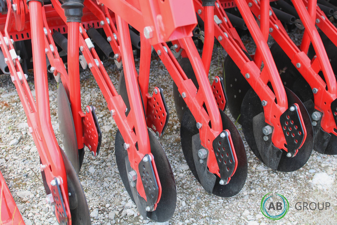 Seedbed and seeding unit mounted on Ozdoken Pertum CS-300 active harrow – single-disc coulter, Packer roller - Kombain-külvimasin: pilt 3 Seedbed and seeding unit mounted on Ozdoken Pertum CS-300 active harrow – single-disc coulter, Packer roller - Kombain-külvimasin: pilt 3