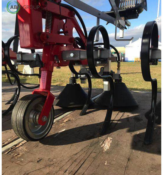 Solan Weeder with sprayer 3 rows/Binador - Äke: pilt 1 Solan Weeder with sprayer 3 rows/Binador - Äke: pilt 1