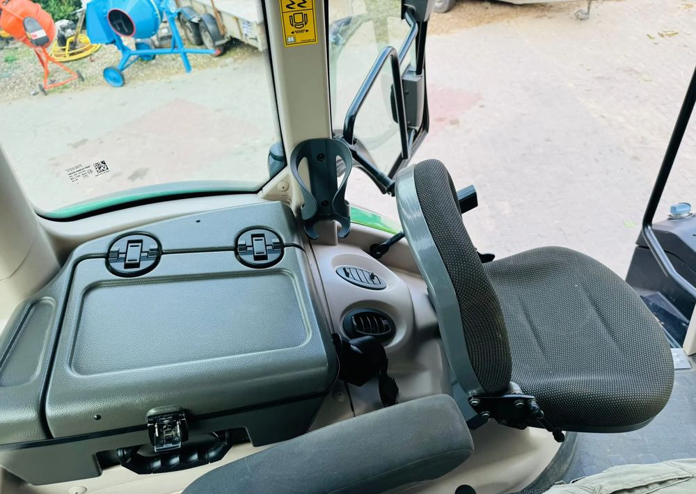 Fendt 828 Vario Profi Plus - Traktor: pilt 3 Fendt 828 Vario Profi Plus - Traktor: pilt 3