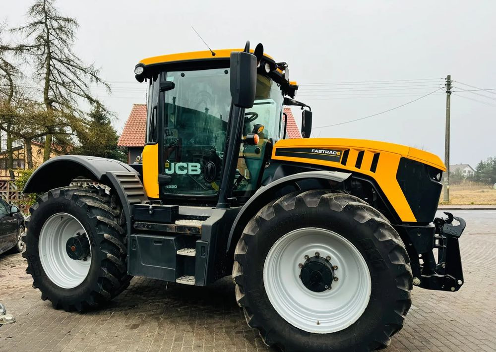 JCB FASTRAC 4220 - Traktor: pilt 4 JCB FASTRAC 4220 - Traktor: pilt 4