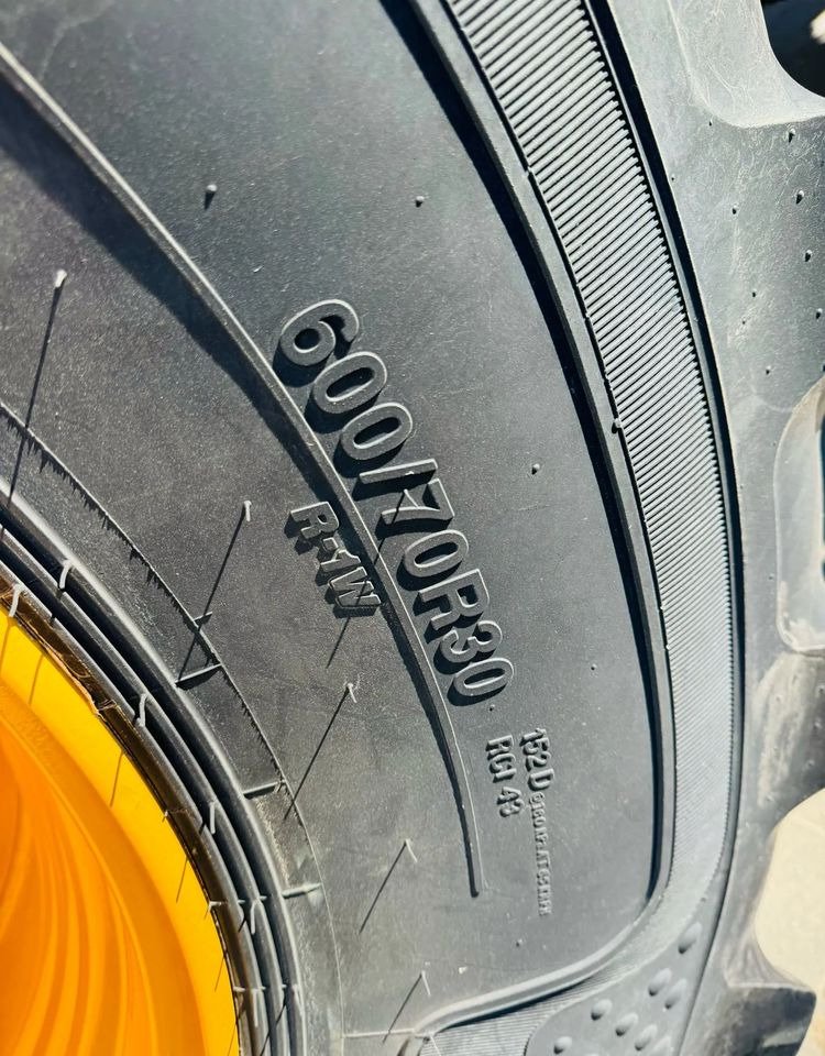 JCB Fastrac 4220 - Traktor: pilt 5 JCB Fastrac 4220 - Traktor: pilt 5