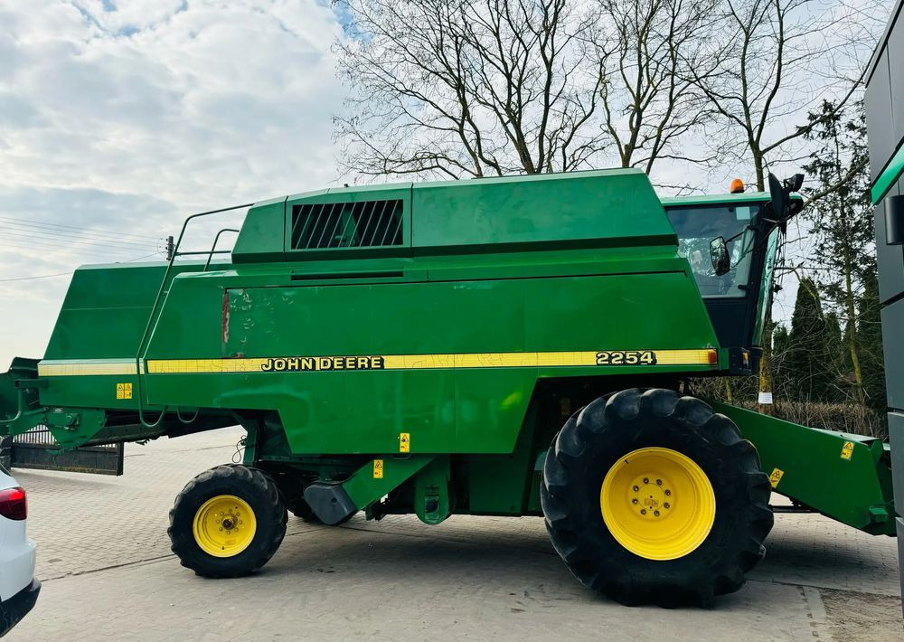 John Deere 2254 - Kombain: pilt 3 John Deere 2254 - Kombain: pilt 3