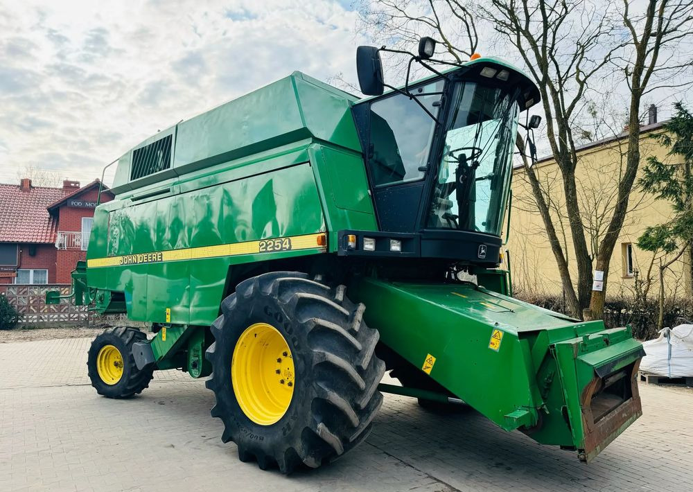 John Deere 2254 - Kombain: pilt 2 John Deere 2254 - Kombain: pilt 2