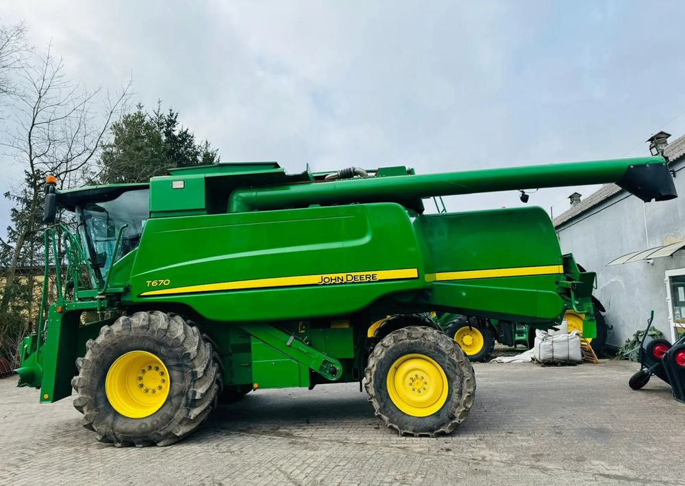 John Deere T670 - Kombain: pilt 1 John Deere T670 - Kombain: pilt 1