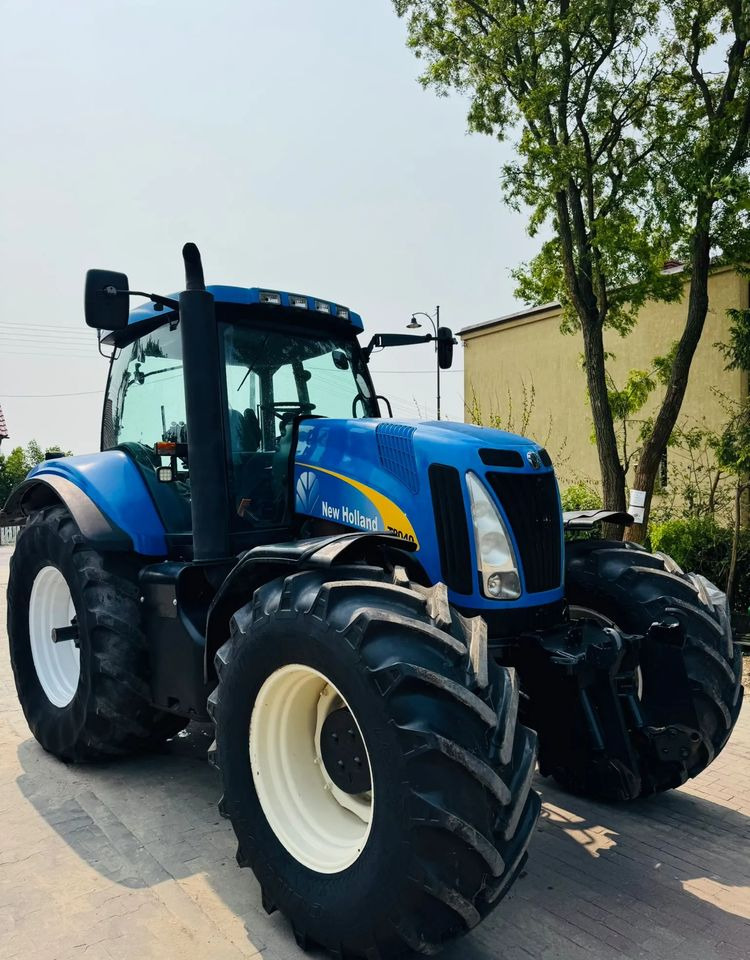 New Holland T8040 - Traktor: pilt 1 New Holland T8040 - Traktor: pilt 1