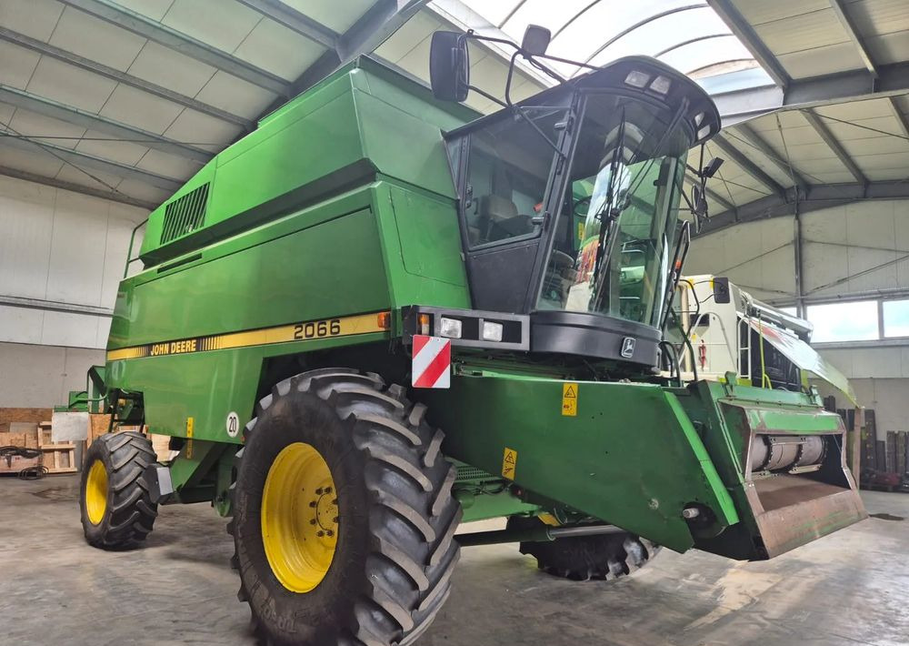 John Deere 2066 - Kombain: pilt 1 John Deere 2066 - Kombain: pilt 1
