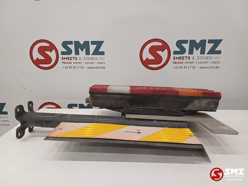 Mercedes-Benz Occ achterlicht links met steun Mercedes - Tagatuled - Veoauto: pilt 2 Mercedes-Benz Occ achterlicht links met steun Mercedes - Tagatuled - Veoauto: pilt 2