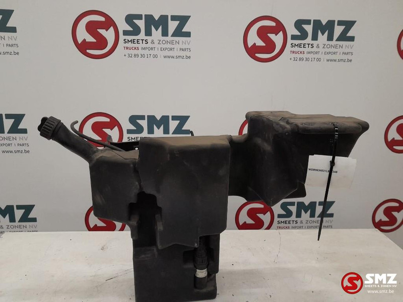 Mercedes-Benz Occ ruitensproeiervloeistoftank + waterpomp Merced - Klaasipuhasti - Veoauto: pilt 2 Mercedes-Benz Occ ruitensproeiervloeistoftank + waterpomp Merced - Klaasipuhasti - Veoauto: pilt 2