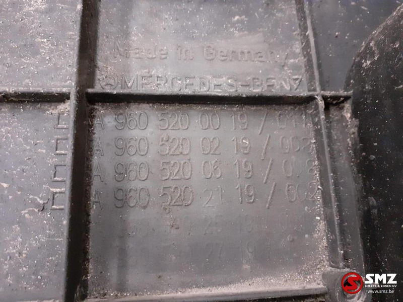 Mercedes-Benz Occ spatbord met steun side skirt links achter - Pealisehitus ja välispind - Veoauto: pilt 4 Mercedes-Benz Occ spatbord met steun side skirt links achter - Pealisehitus ja välispind - Veoauto: pilt 4