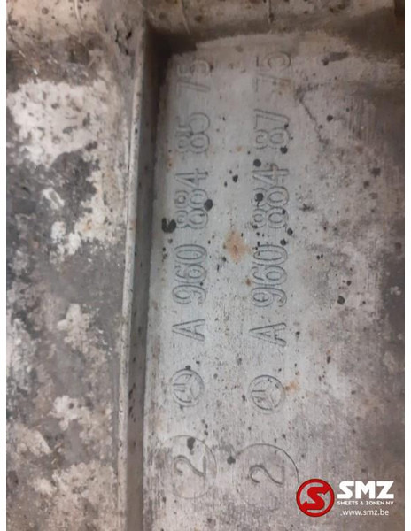 Mercedes-Benz Occ spatbordverlenging links Mercedes Actros MP4 - Pealisehitus ja välispind - Veoauto: pilt 2 Mercedes-Benz Occ spatbordverlenging links Mercedes Actros MP4 - Pealisehitus ja välispind - Veoauto: pilt 2