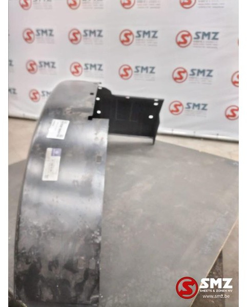 Mercedes-Benz Spatbord rechts Mercedes SK A3818804106 - Pealisehitus ja välispind - Veoauto: pilt 2 Mercedes-Benz Spatbord rechts Mercedes SK A3818804106 - Pealisehitus ja välispind - Veoauto: pilt 2