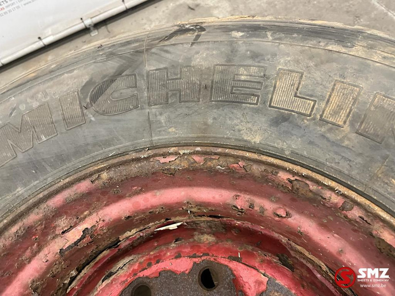 Michelin Occ vrachtwagenband Michelin 425/65R22.5 - Rehv - Veoauto: pilt 3 Michelin Occ vrachtwagenband Michelin 425/65R22.5 - Rehv - Veoauto: pilt 3