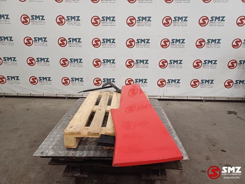 Renault Occ cabinespoiler links Renault - Aerodünaamika/ Spoiler - Veoauto: pilt 3 Renault Occ cabinespoiler links Renault - Aerodünaamika/ Spoiler - Veoauto: pilt 3