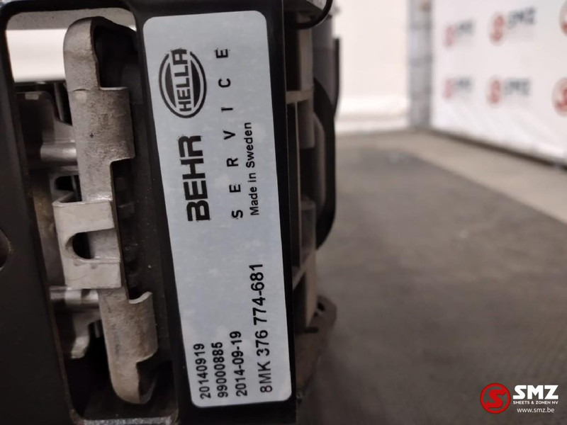 Renault Radiator Renault KERAX, PREMIUM, PREMIUM 2 - Radiaator: pilt 3 Renault Radiator Renault KERAX, PREMIUM, PREMIUM 2 - Radiaator: pilt 3