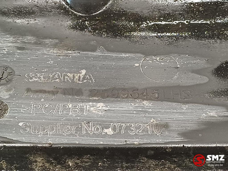 Pealisehitus ja välispind - Veoauto Scania Occ spatbord links vooraan Scania: pilt 7
