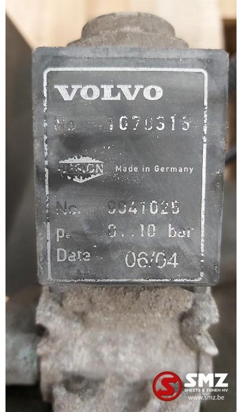 Volvo Occ Spatbordsteun met ventielen Volvo FH12 - Poritiib - Veoauto: pilt 4 Volvo Occ Spatbordsteun met ventielen Volvo FH12 - Poritiib - Veoauto: pilt 4