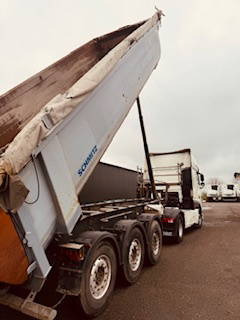 Schmitz Cargobull 24 cub - Kallur-poolhaagis: pilt 1 Schmitz Cargobull 24 cub - Kallur-poolhaagis: pilt 1