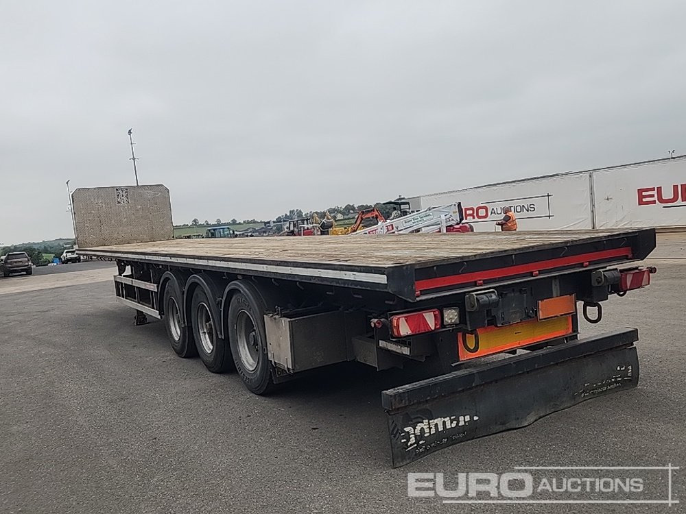 2010 Dennison 45' Tri Axle Flat Trailer, Goal Post Sockets - Platvorm/ Madelpoolhaagis: pilt 2 2010 Dennison 45' Tri Axle Flat Trailer, Goal Post Sockets - Platvorm/ Madelpoolhaagis: pilt 2