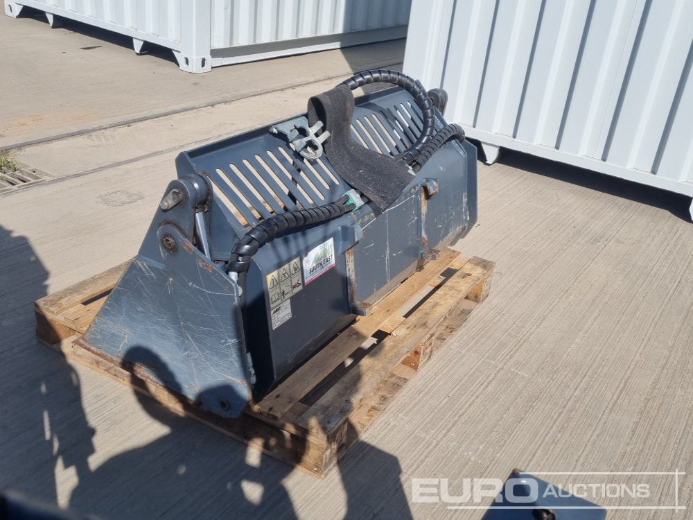 2018 Avant 56" Hydraulic 4 in 1 Bucket to suit Compact Wheeled Loader - Kopp: pilt 3 2018 Avant 56" Hydraulic 4 in 1 Bucket to suit Compact Wheeled Loader - Kopp: pilt 3