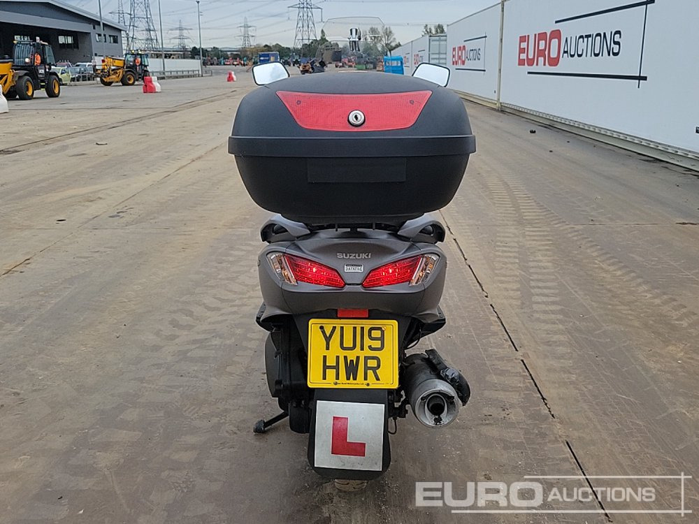 2019 Suzuki Burgman - Mootorratas: pilt 4 2019 Suzuki Burgman - Mootorratas: pilt 4