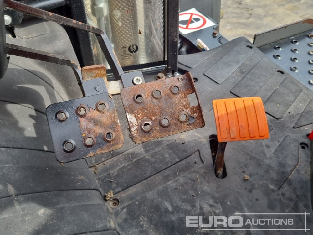 Traktor 2020 Massey Ferguson MF4708: pilt 32