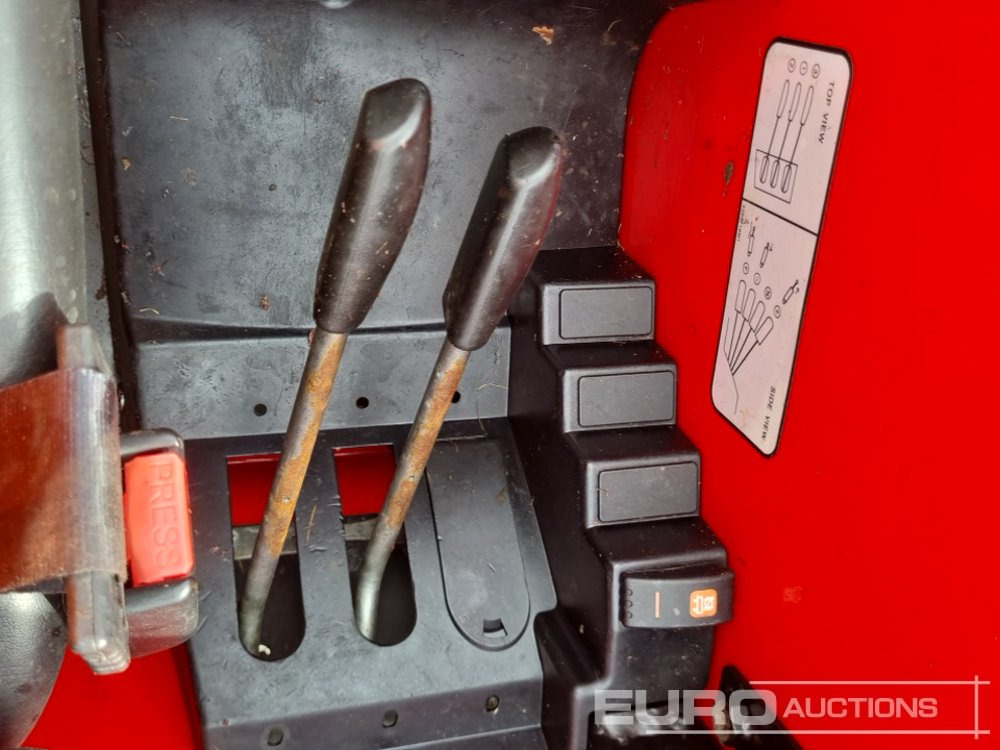 Traktor 2020 Massey Ferguson MF4708: pilt 37