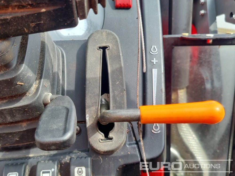 Traktor 2020 Massey Ferguson MF4708: pilt 43
