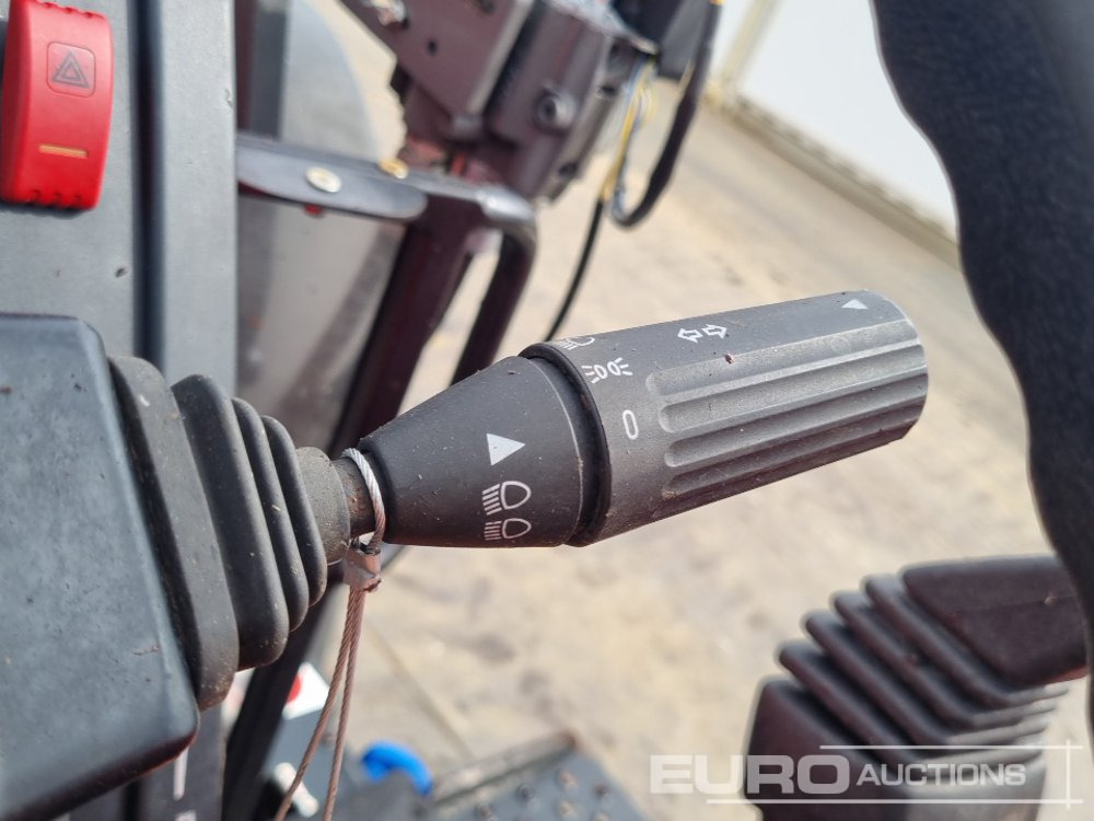 Traktor 2020 Massey Ferguson MF4708: pilt 44
