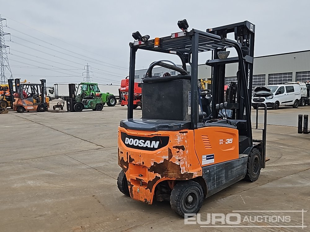 2021 Doosan B35X-7 Plus - Kahveltõstuk: pilt 5 2021 Doosan B35X-7 Plus - Kahveltõstuk: pilt 5