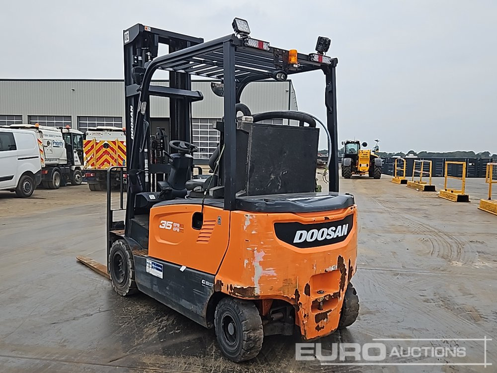 2021 Doosan B35X-7 Plus - Kahveltõstuk: pilt 3 2021 Doosan B35X-7 Plus - Kahveltõstuk: pilt 3