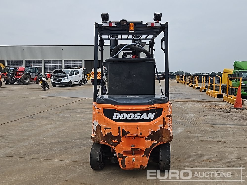 2021 Doosan B35X-7 Plus - Kahveltõstuk: pilt 4 2021 Doosan B35X-7 Plus - Kahveltõstuk: pilt 4